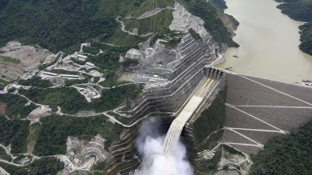 na toma a&eacute;rea del proyecto Hidroituango, ubicado sobre el r&iacute;o Cauca entre Ituango y Puerto Valdivia, en el departamento de Antioquia (Colombia)./ EFE
