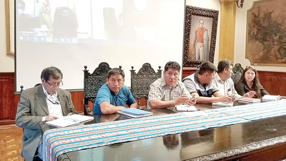 La reuni&oacute;n entre autoridades, instituciones  y representantes de las regiones Valles 
y Andina./ ROSARIO GARC&Iacute;A