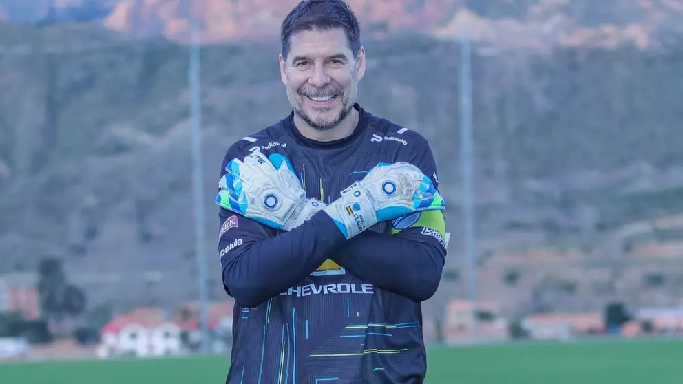 Marcelo Claure, en la piel de arquero. FACEBOOK MARCELO CLAURE