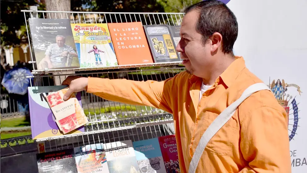 Un estante con algunos t&iacute;tulos que se expondr&aacute;n en la pr&oacute;xima Expo Libro./  NO&Eacute; PORTUGAL