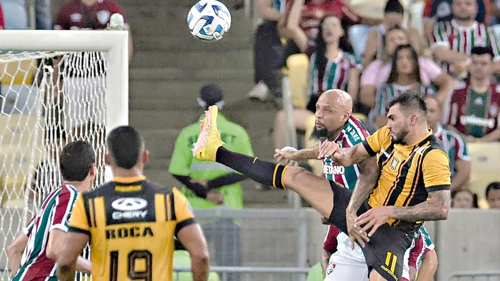 Una acción del partido que el Tigre perdió ante el Flu en Río./ EFE