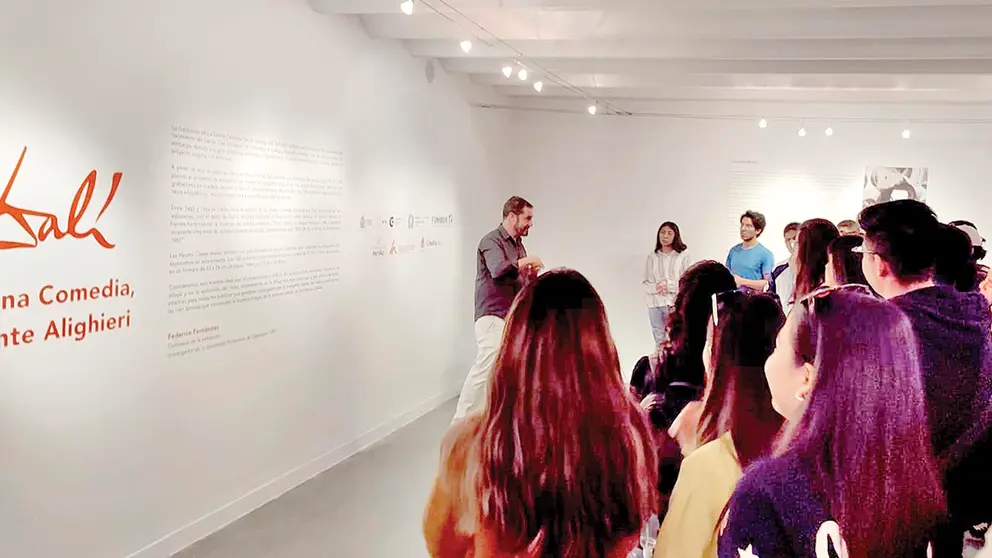 Asistentes en la exposici&oacute;n de Salvador Dal&iacute;, que lleg&oacute; a Cochabamb. FUNDACI&Oacute;N PATI&Ntilde;O