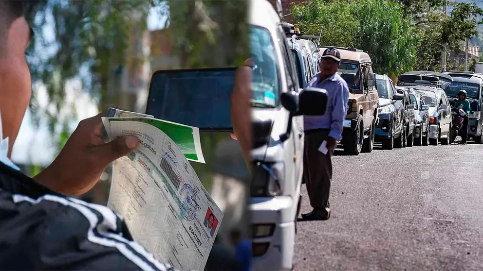 Una persona con el registro B-Sisa (i) una fila de autos en busca del carnet (d). COMPOSICI&Oacute;N OPINI&Oacute;N FOTOS DICO SOL&Iacute;S