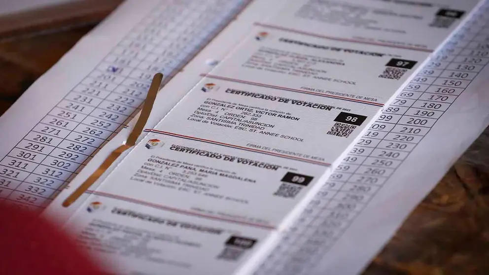 Vista hoy de certificados de votaci&oacute;n, en Asunci&oacute;n (Paraguay). EFE/Ra&uacute;l Mart&iacute;nez
