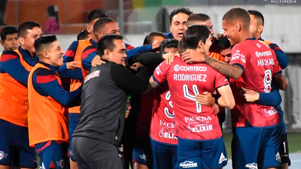 Jugadores de Wilstermann festejan una conquista durante el 4-0 a Palmaflor. NO&Eacute; PORTUGAL