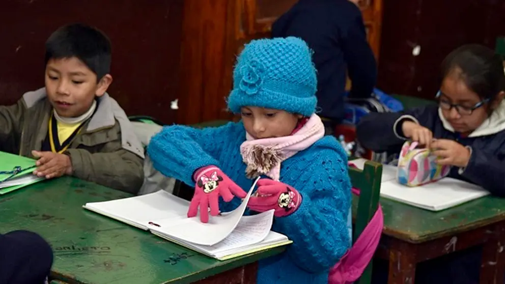 Ni&ntilde;os en clases./ URGENTE.BO