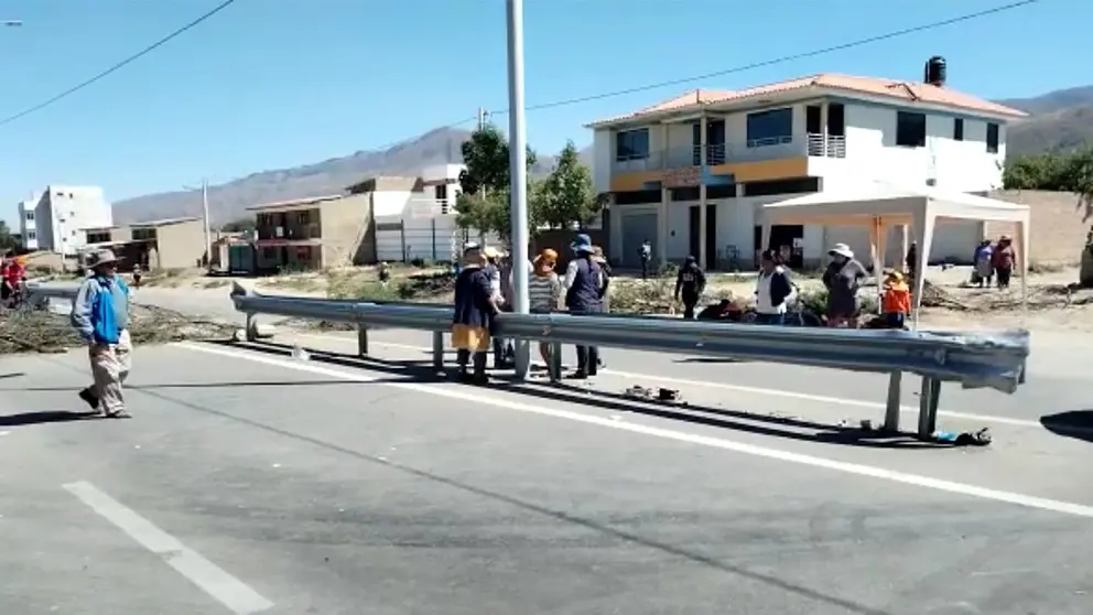 Bloqueo en la carretera antigua a Santa Cruz, a la altura de San Benito./FACEBOOK DIEGO VIAMONT