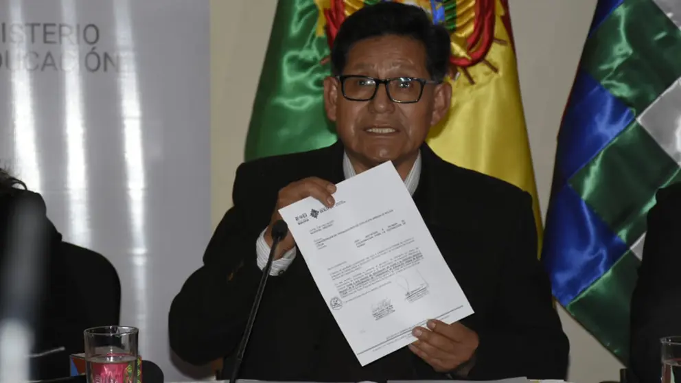 El ministro de Educaci&oacute;n, Edgar Pary, en conferencia de prensa./ APG