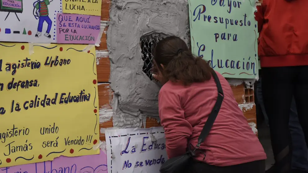 Maestros contin&uacute;an en movilizaciones y protestas contra el Gobierno./ APG