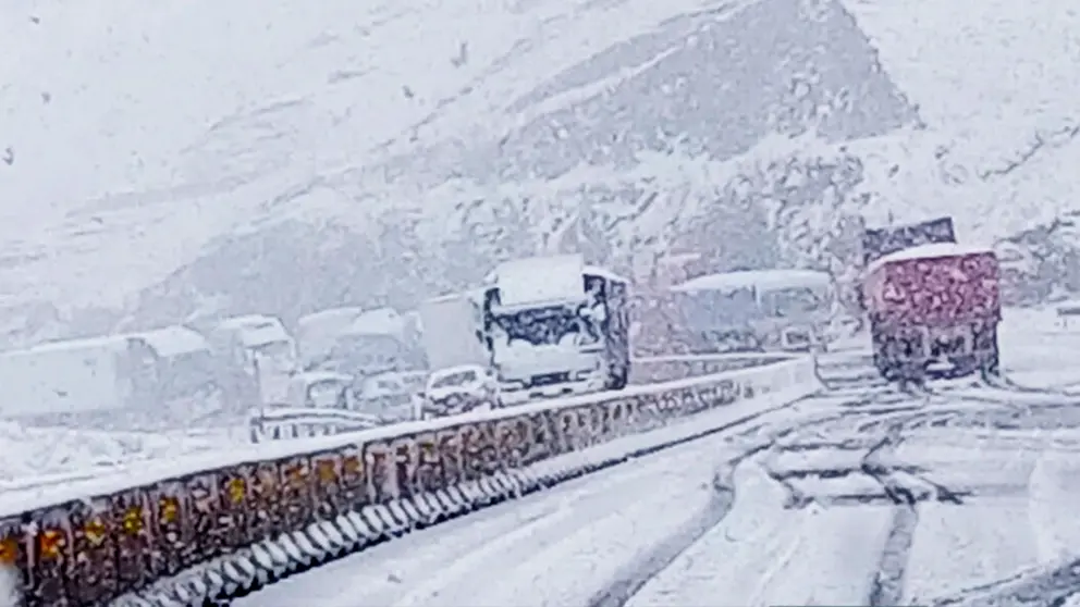 Nieve, lluvia, neblina y bajas temperaturas se imponen en Cochabamba, Oruro, La Paz y Potos&iacute; ./ Foto: Polic&iacute;a Boliviana