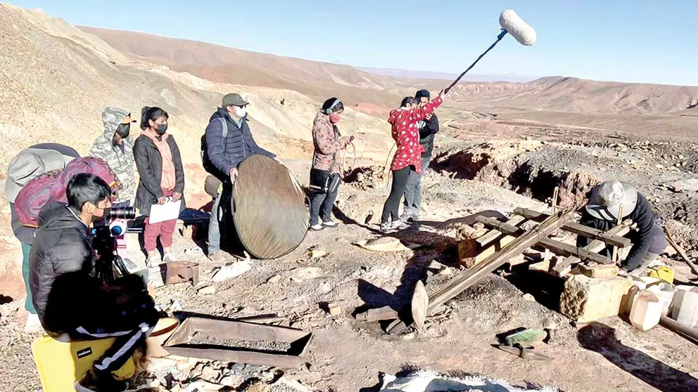 Un equipo detrás del rodaje de una película./ DICO SOLÍS