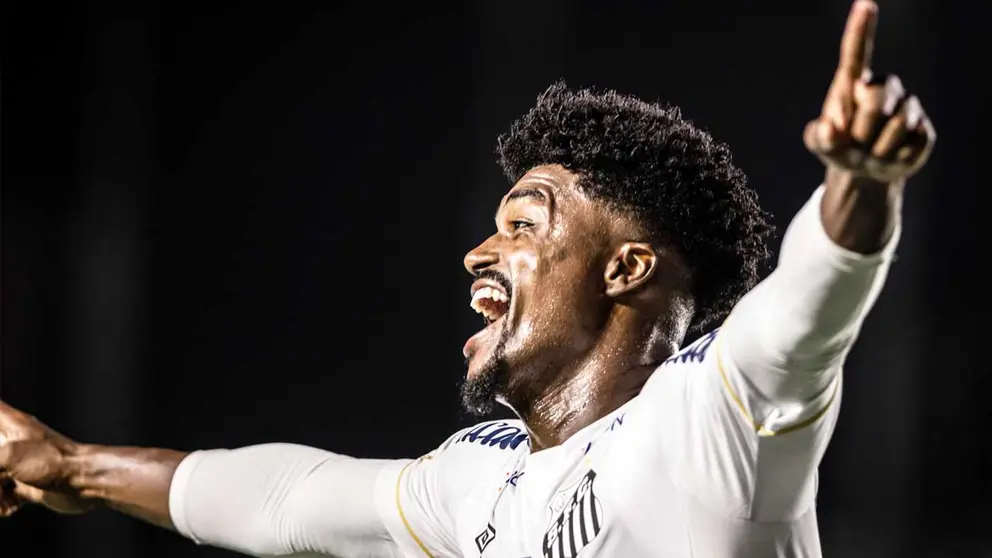 Fotografía cedida por el club Santos FC y tomada el pasado 29 de abril en la que se registró al futbolista Eduardo Bauermann./ EFE