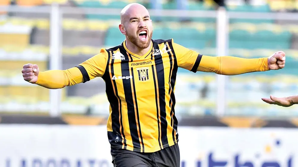 Junior Arias festeja el gol del triunfo para el Tigre./ APG