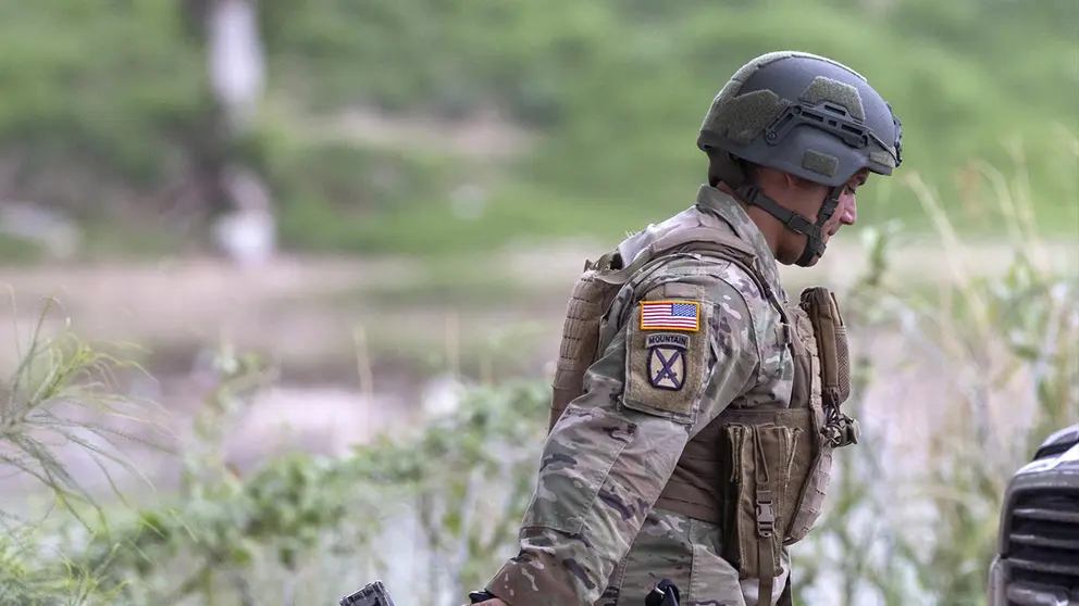Militares empiezan a llegar a la frontera./ EFE