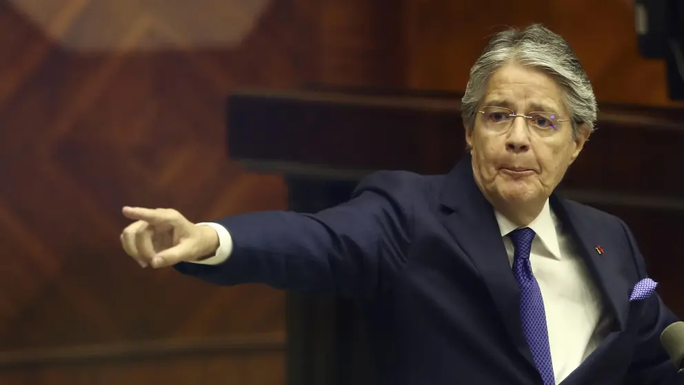 El presidente de Ecuador, Guillermo Lasso, interviene durante un juicio pol&iacute;tico de censura en su contra hoy, en la sede de la Asamblea Nacional, en Quito (Ecuador)./ EFE