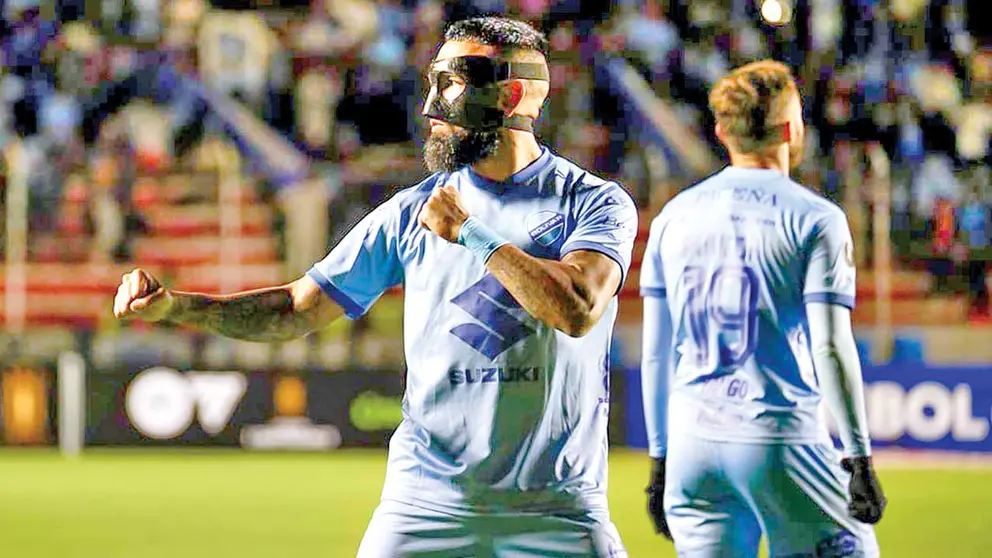 Ronnie Fernández festeja su solitario gol para el 1-0 de Bolívar sobre Barcelona en La Paz./ APG
