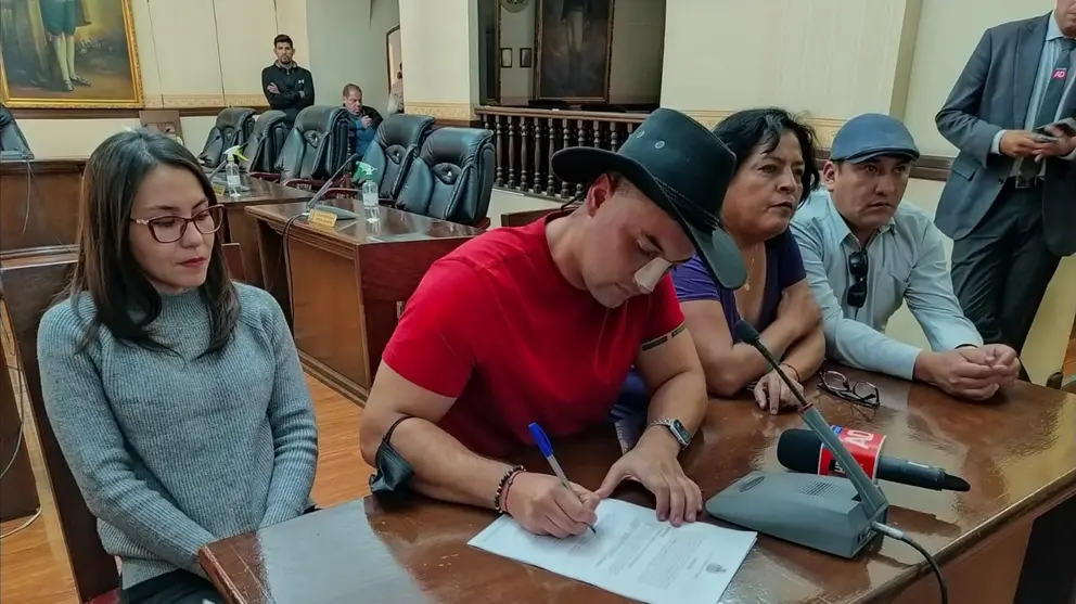 Concejales de la bancada S&uacute;mate. DICO SOL&Iacute;S
