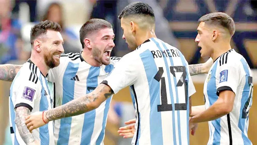 Jugadores argentinos festejan una conquista en un cotejo pasado./ 90MIN
