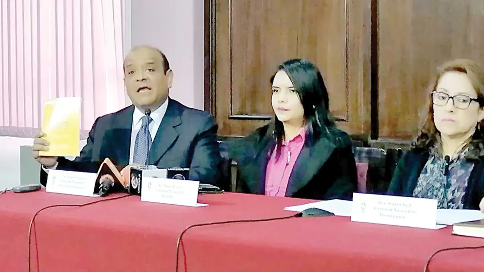 Miembros de la Iglesia cat&oacute;lica, en conferencia de prensa./ ERBOL