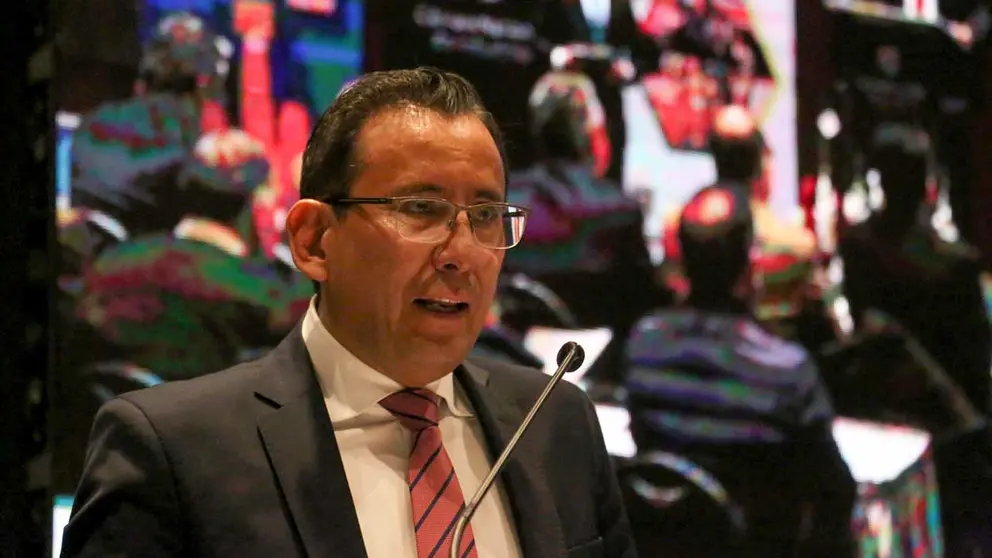 El presidente de la Cámara Nacional de Industrias (CNI), Pablo Camacho, habla en el foro internacional sobre el contrabando hoy, en La Paz./ EFE