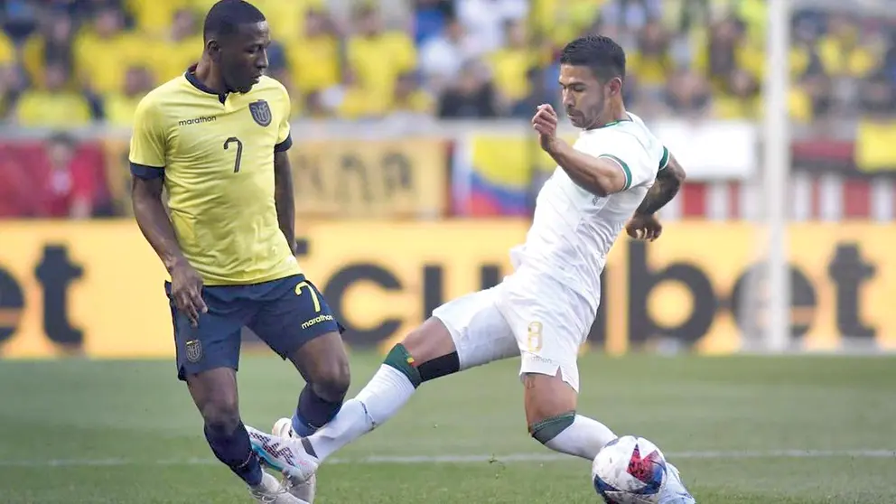 Una acción del partido entre Bolivia y Ecuador, jugado en EEUU.  / FBF