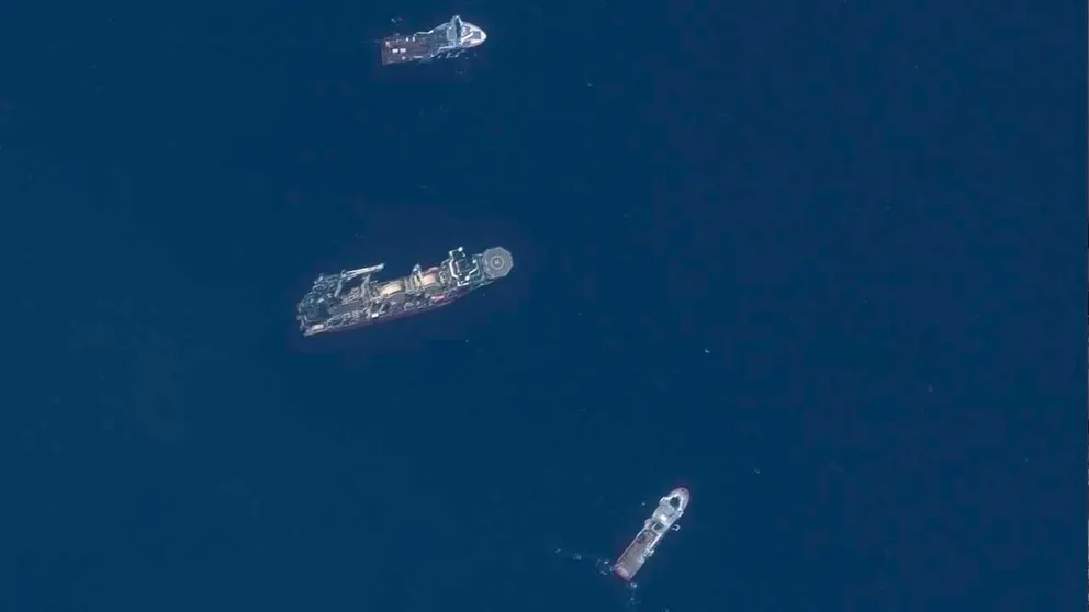 Una imagen satelital proporcionada por Maxar Technologies muestra las operaciones de b&uacute;squeda y rescate asociadas con el sumergible Tit&aacute;n en el Oc&eacute;ano Atl&aacute;ntico, el 22 de junio de 2023. EFE