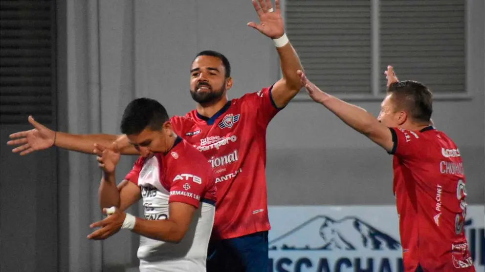 Jugadores de Wilster celebran un gol. NO&Eacute; PORTUGAL