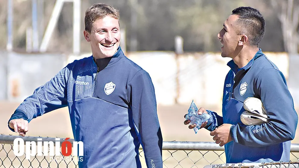 Agust&iacute;n Cousillas (i) comienza otro ciclo en el Celeste qhochala./ DICO SOL&Iacute;S