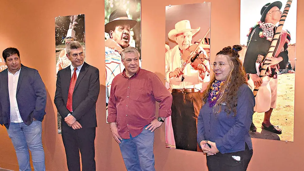 Autoridades durante la presentación de la muestra sobre el Festival Luz Mila Patiño./ NOÉ PORTUGAL