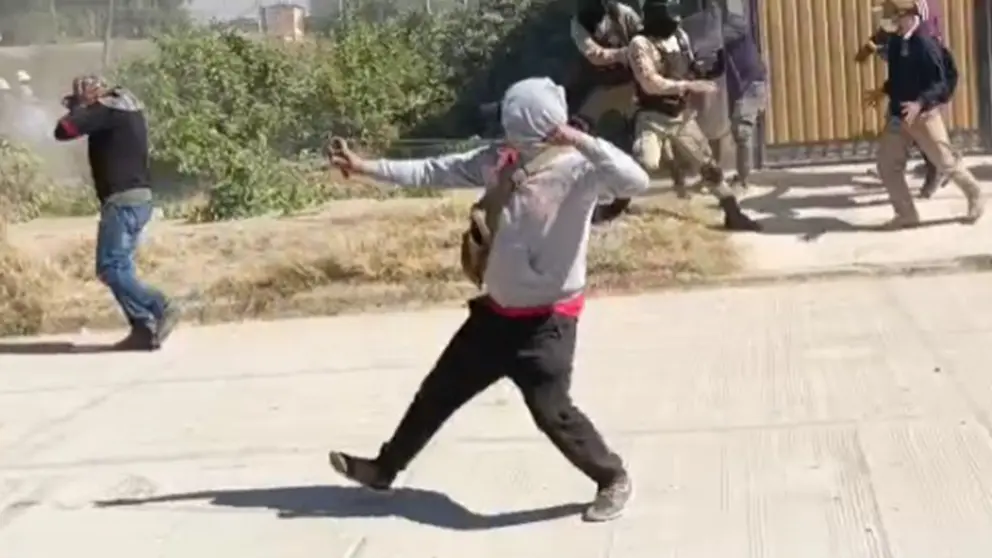 Enfrentamientos entre Tiquipaya y Colcapirhua hoy. Captura de video.