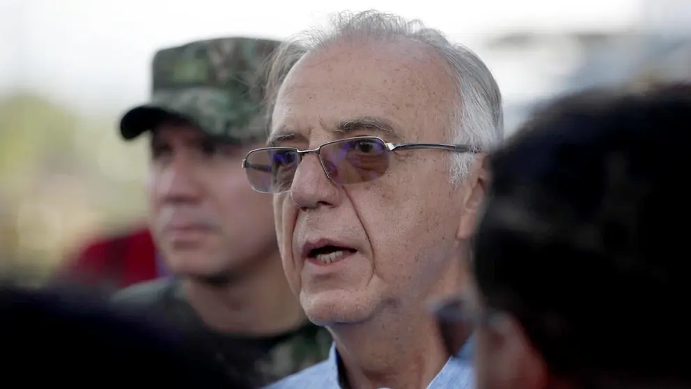 El ministro de defensa de Colombia Iván Velásquez asiste a un consejo especial de seguridad en Buenaventura (Colombia)./ EFE