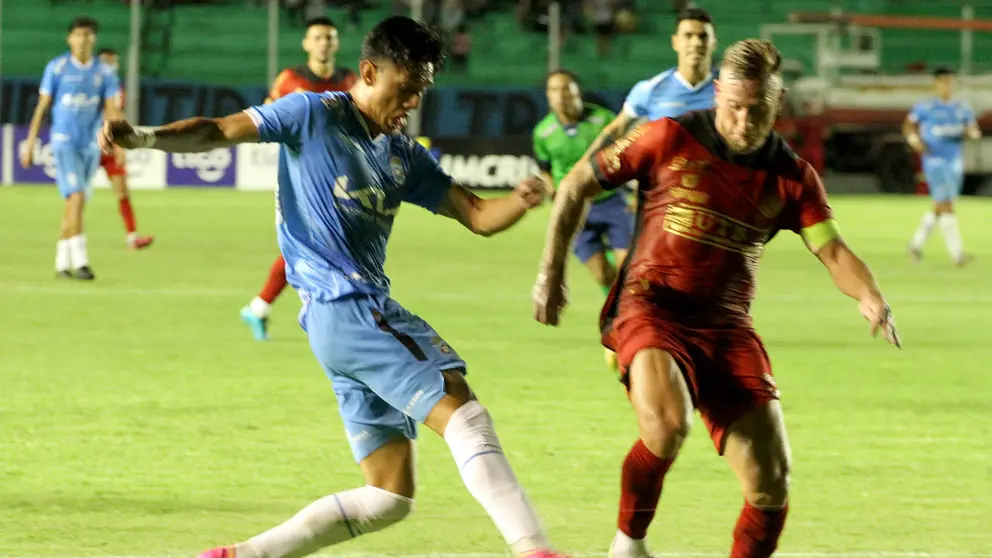 Incidencias del partido entre Blooming vs FC Universitario, jugado en el estadio Ramón Aguilera Costas./ APG
