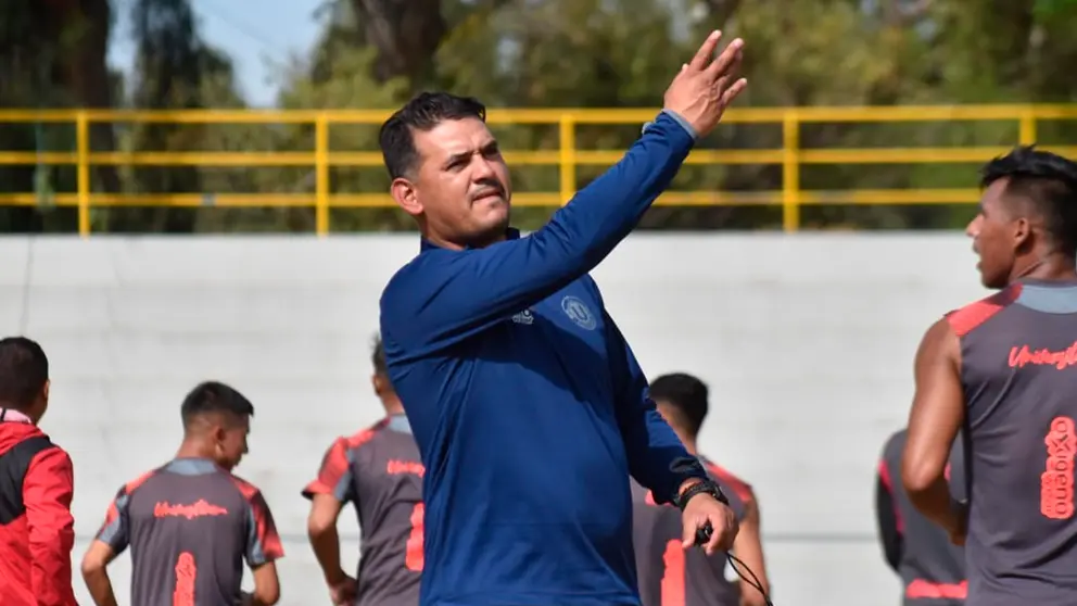 El entrenador Pablo Godoy en su primera pr&aacute;ctica./ NO&Eacute; PORTUGAL