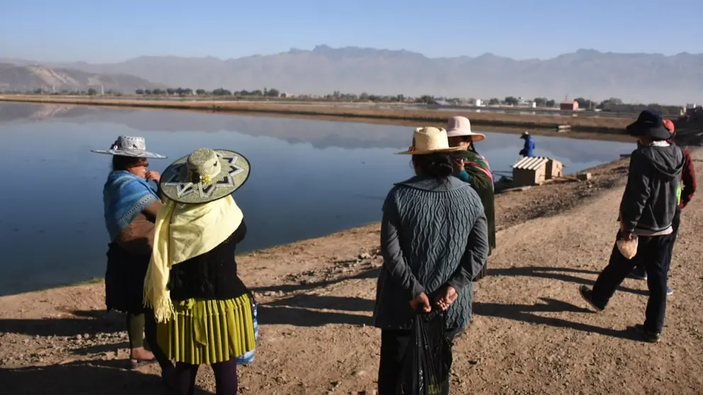 Vecinos  en los predios tomados de la planta de Albarrancho., DICO SOL&Iacute;S
