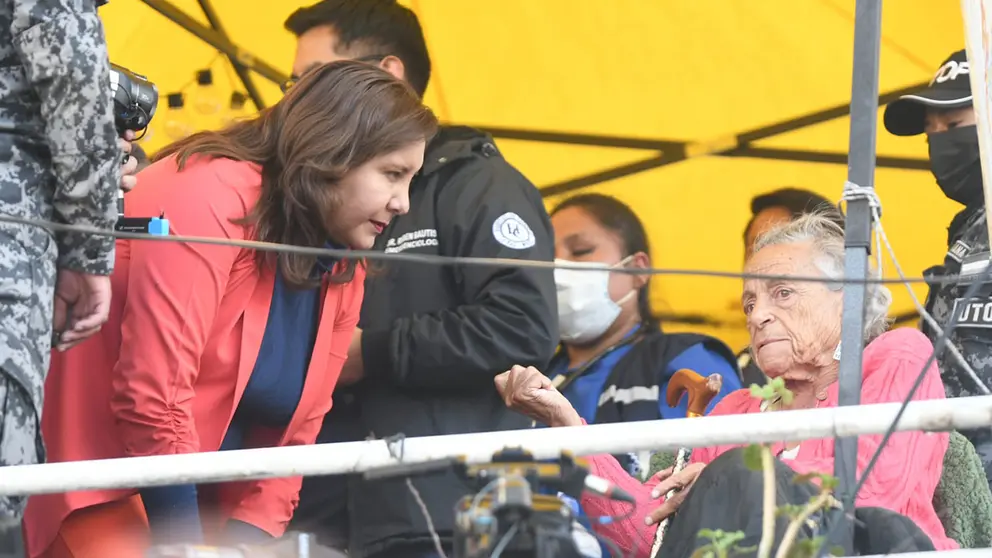 La activista Amparo Carvajal lleva m&aacute;s de 10 d&iacute;as en la terraza de la Asamblea Permanente de Derechos Humanos de Bolivia (APDHB)./ APG