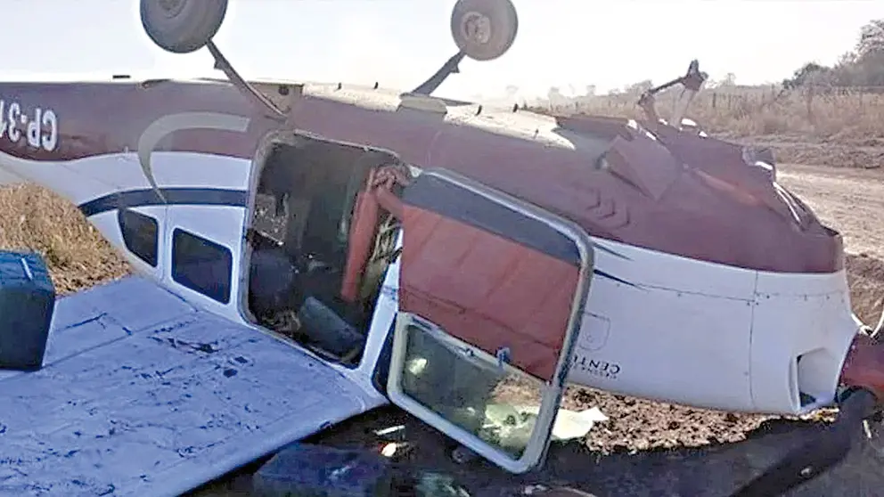 La avioneta con matr&iacute;cula boliviana que se accident&oacute; llevando droga en el chaco argentino. / CLAR&Iacute;N