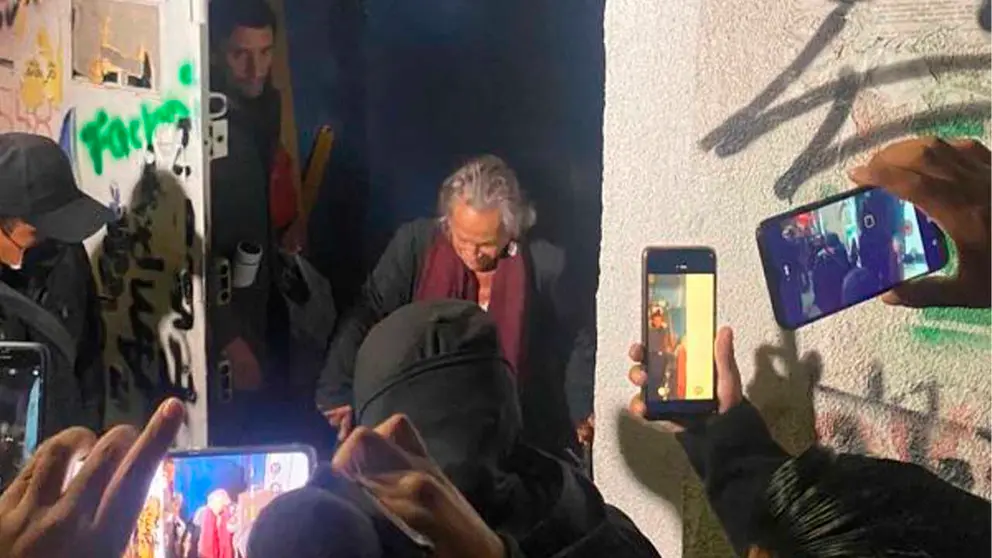 Carvajal dejando la instituci&oacute;n. CAPTURA