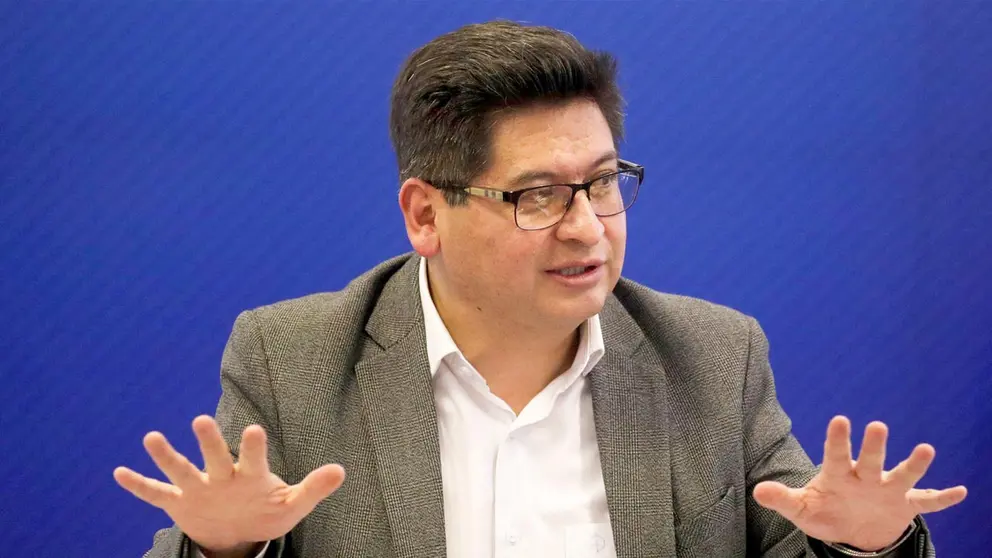 El ministro de Economía y Finanzas Públicas, Marcelo Montenegro, fue registrado hoy, durante una rueda de prensa, en La Paz./ EFE