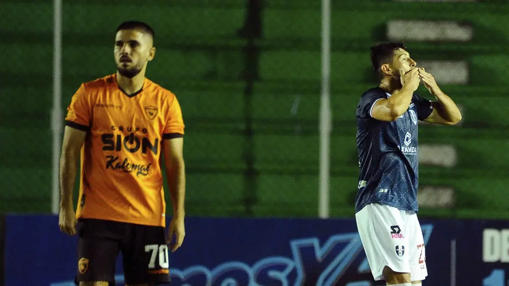 Festejo de un jugador de Real Tomayapo, en el cotejo de este viernes./ APG