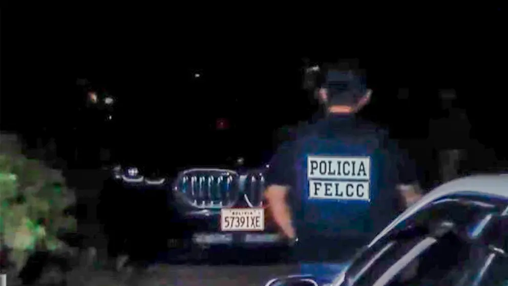 Veh&iacute;culo encontrado de la persona buscada. TOMADA DE ERBOL