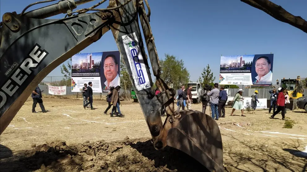 Maquinaria pesada inicia el movimiento de tierra para la construcci&oacute;n de la Unidad de Radioterapia en Cochabamba, DICO SOL&Iacute;S