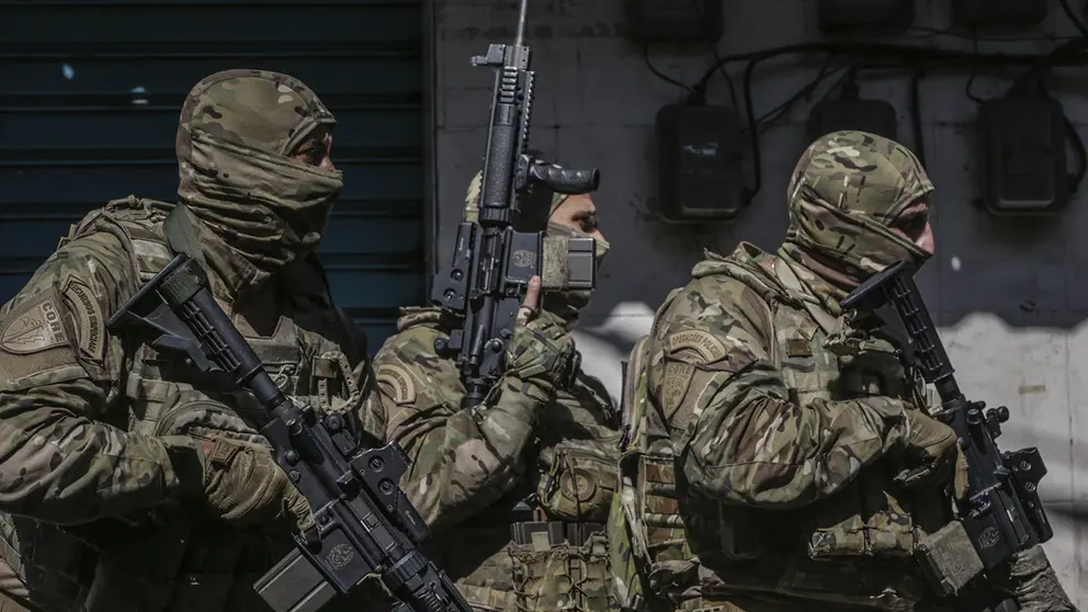 Imagen de archivo de polic&iacute;as militares realizan un operativo en Brasil./ EFE