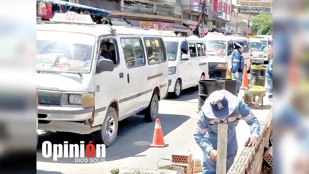 Tr&aacute;fico vehicular en la zona de La Cancha./ DICO SOL&Iacute;S