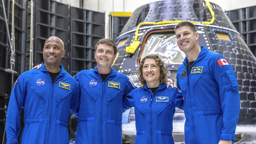 Equipo que viajar&aacute; a la Luna./ EFE