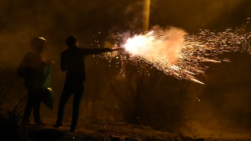 Momento del conflicto en Sirpita, la noche de este mi&eacute;rcoles. DICO SOL&Iacute;S