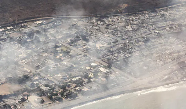 Vista a&eacute;rea de los edificios da&ntilde;ados en Lahaina, Haw&aacute;i, como consecuencia de un gran incendio forestal. EFE