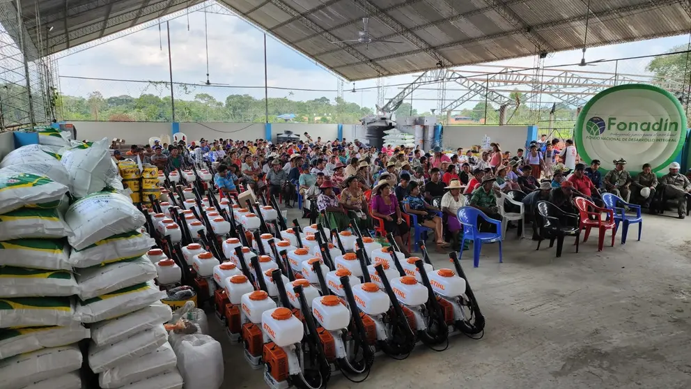 El acto de entrega de insumos en Bulo Bulo, este 11 de agosto. FONAD&Iacute;N