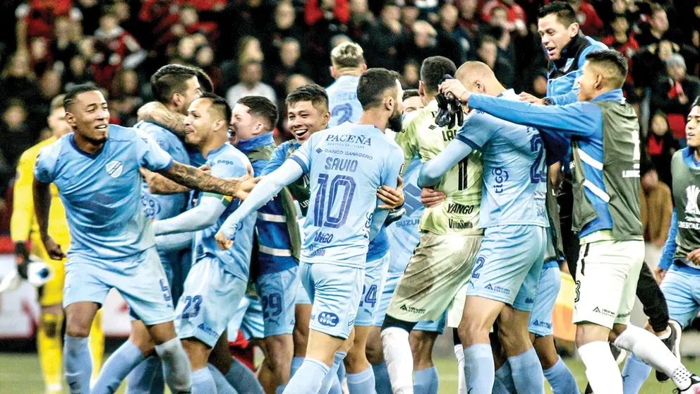 Jugadores de Bol&iacute;var celebran su clasificaci&oacute;n a los cuartos de final de la Copa Conmebol Libertadores de Am&eacute;rica. / APG