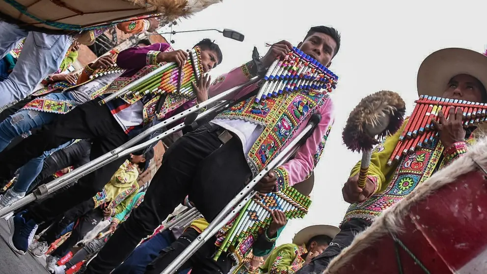Participantes en la Entrada Aut&oacute;ctona de Urcupi&ntilde;a, este 13 de agosto. DICO SOL&Iacute;S