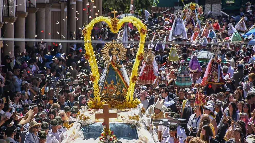 Peregrinaci&oacute;n de la Virgen Mar&iacute;a de Urcupi&ntilde;a, en Quillacollo. DICO SOL&Iacute;S